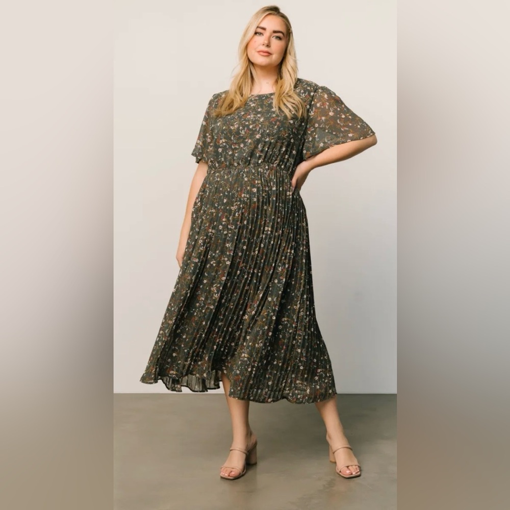 Hayden LA Belfast Pleated Midi Dress In Antique Jade Floral Size L
